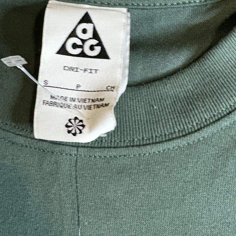 Nike Men's ACG Pickinout Dri-Fit T-Shirt in Vintage Green Size S - Picture 5 of 8